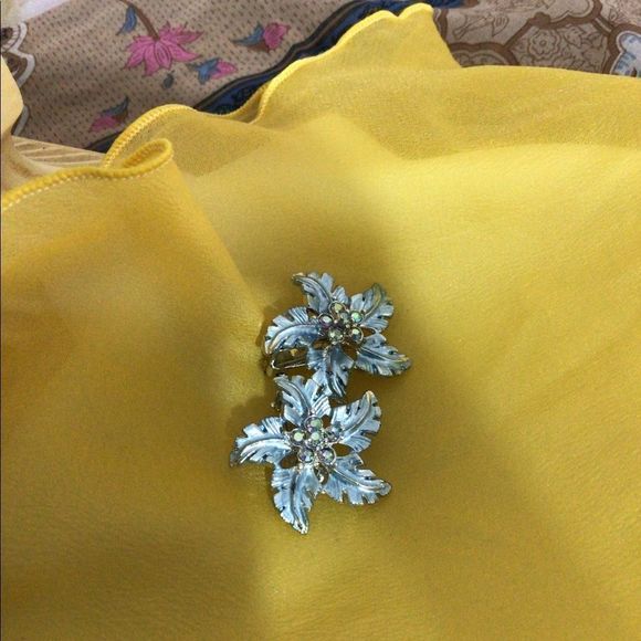 Vintage Clip Earrings Blue & Silver Excellent Mid Century Earrings Rhinestones - Picture 1 of 12